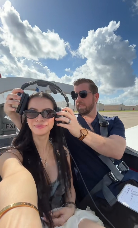 Vợ Việt "lỡ miệng" nói thích hoàng hôn, chồng Tây lái máy bay riêng chở đi ngắm rồi vòng về ăn phở- Ảnh 10. Vợ Việt "lỡ miệng" nói thích hoàng hôn, chồng Tây lái máy bay riêng chở đi ngắm rồi vòng về ăn phở- Ảnh 10.