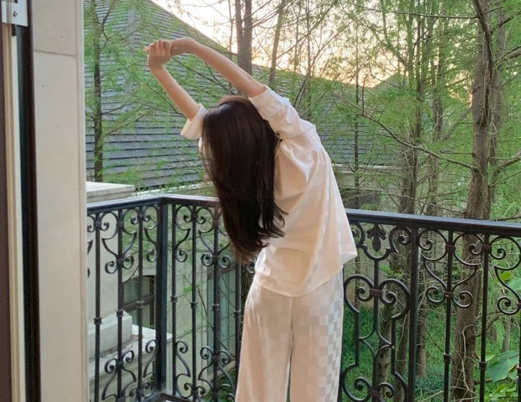 Tranh thủ buổi sáng khi bụng rỗng làm 3 việc, giúp chị em "tống khứ" độc tố và mỡ thừa, làm chậm lão hóa- Ảnh 1. Tranh thủ buổi sáng khi bụng rỗng làm 3 việc, giúp chị em "tống khứ" độc tố và mỡ thừa, làm chậm lão hóa- Ảnh 1.
