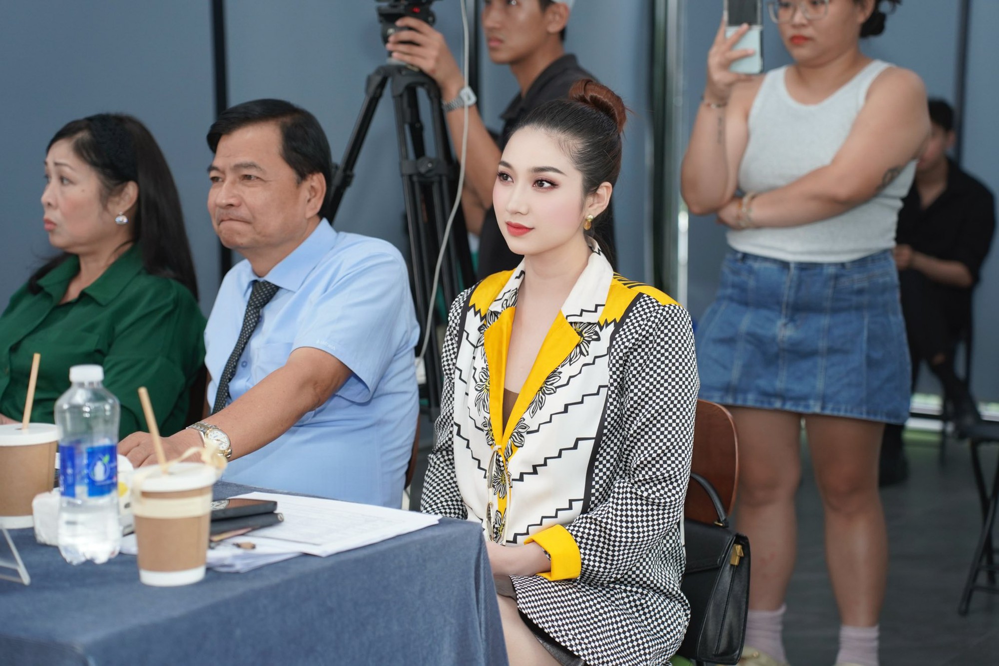 Nữ ca sĩ hủy hôn trước ngày cưới 1 tuần, nhiều đại gia ngàn tỷ vây quanh, 34 tuổi là doanh nhân thành đạt- Ảnh 2. Nữ ca sĩ hủy hôn trước ngày cưới 1 tuần, nhiều đại gia ngàn tỷ vây quanh, 34 tuổi là doanh nhân thành đạt- Ảnh 2.