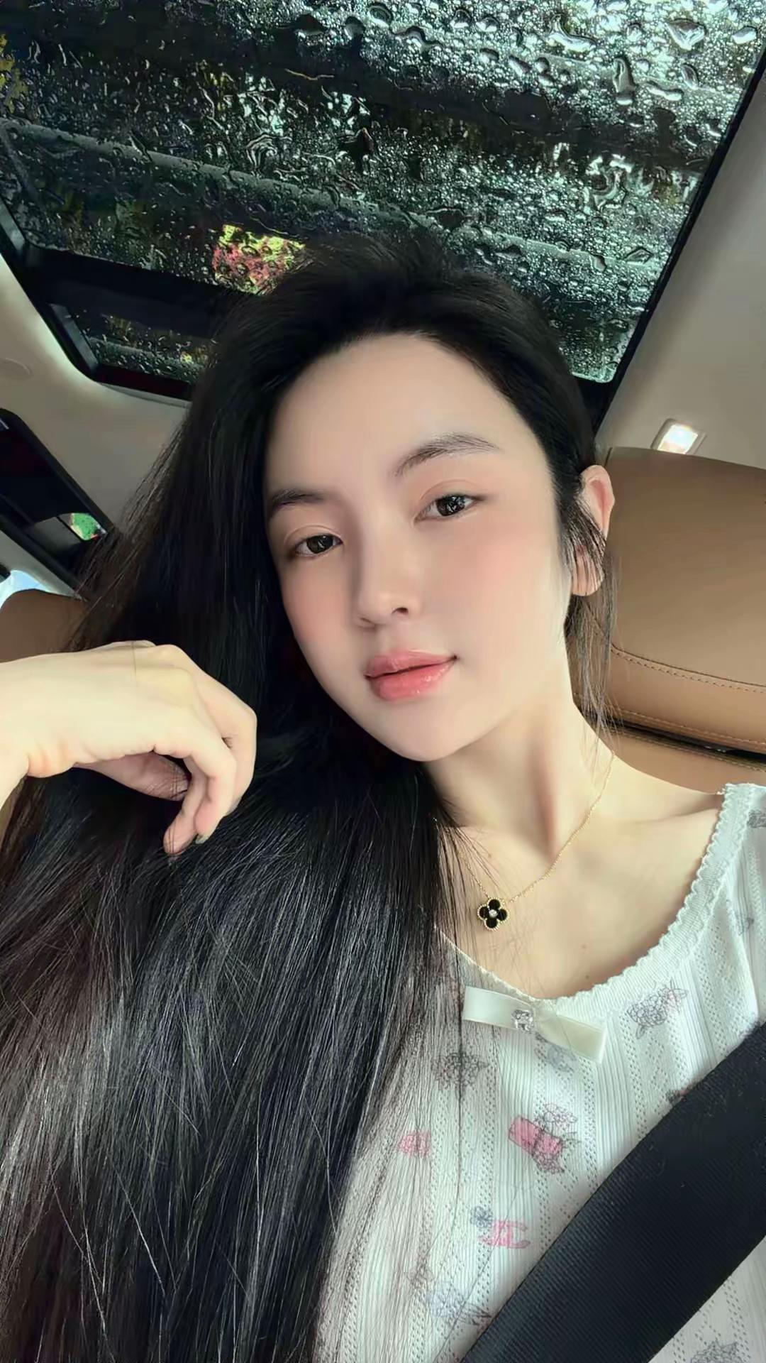 Lực hút drama của Chu Thanh Huyền - vợ cầu thủ Quang Hải- Ảnh 3. Lực hút drama của Chu Thanh Huyền - vợ cầu thủ Quang Hải- Ảnh 3.