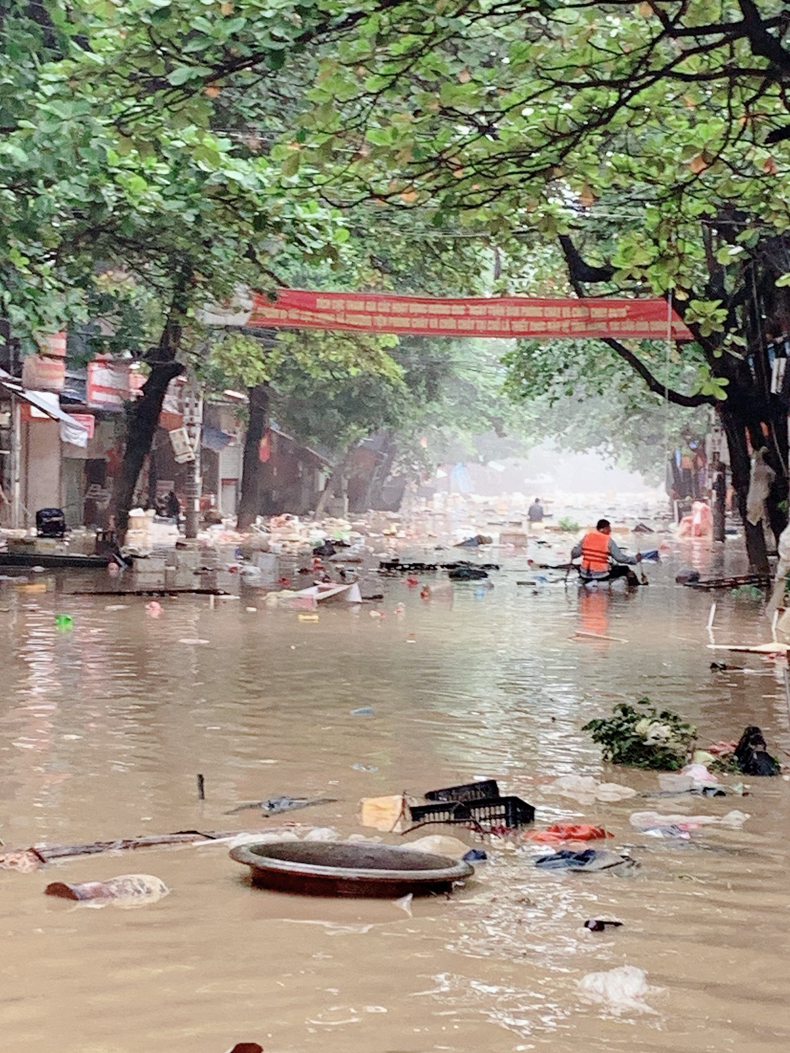 Lũ rút, Thái Nguyên hiện lên với một khung cảnh tan hoang đến xót xa- Ảnh 8. Lũ rút, Thái Nguyên hiện lên với một khung cảnh tan hoang đến xót xa- Ảnh 8.