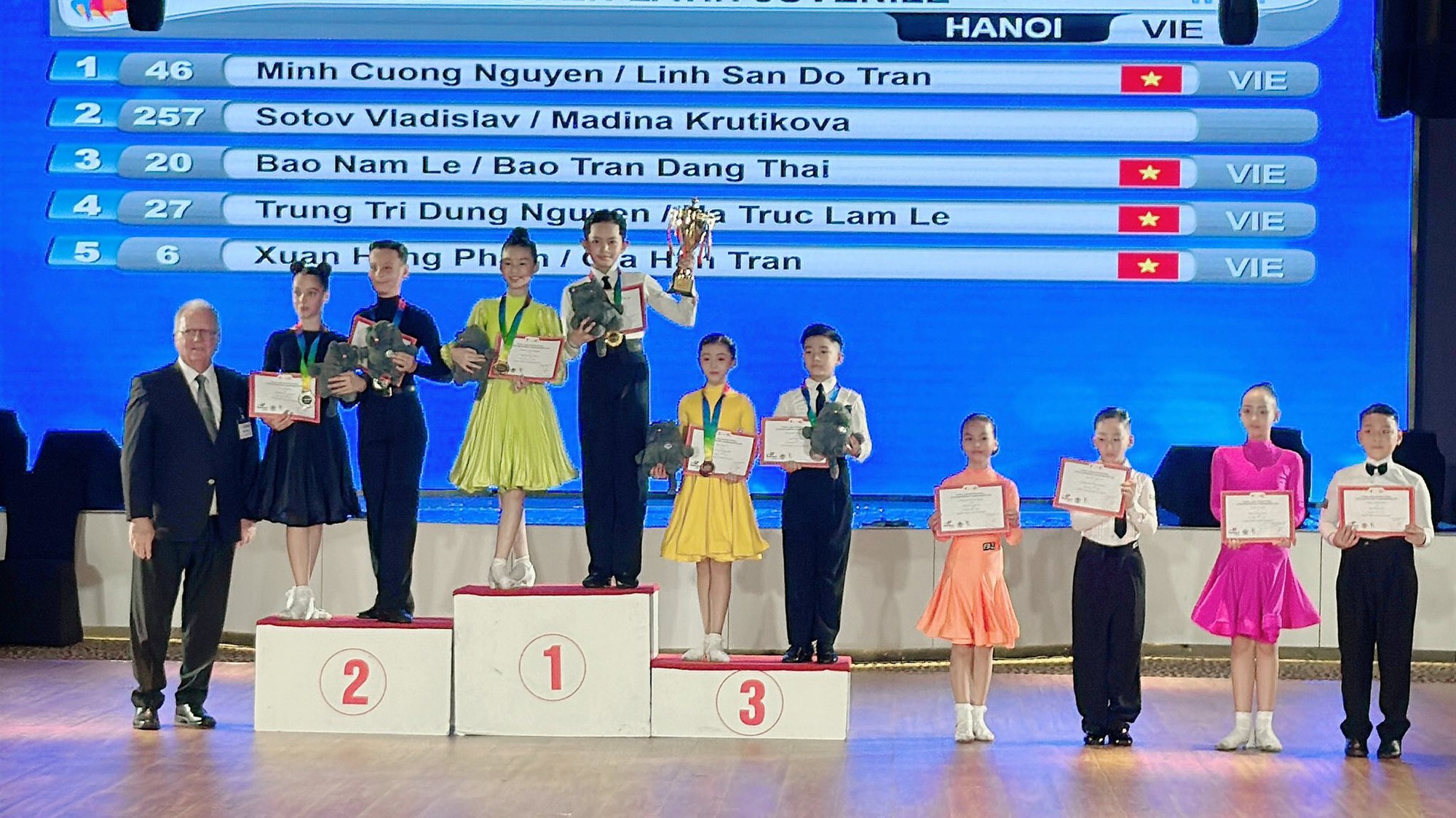 Con trai Khánh Thi - Phan Hiển cứ đi thi là ẵm huy chương, gen Con trai Khánh Thi - Phan Hiển cứ đi thi là ẵm huy chương, gen