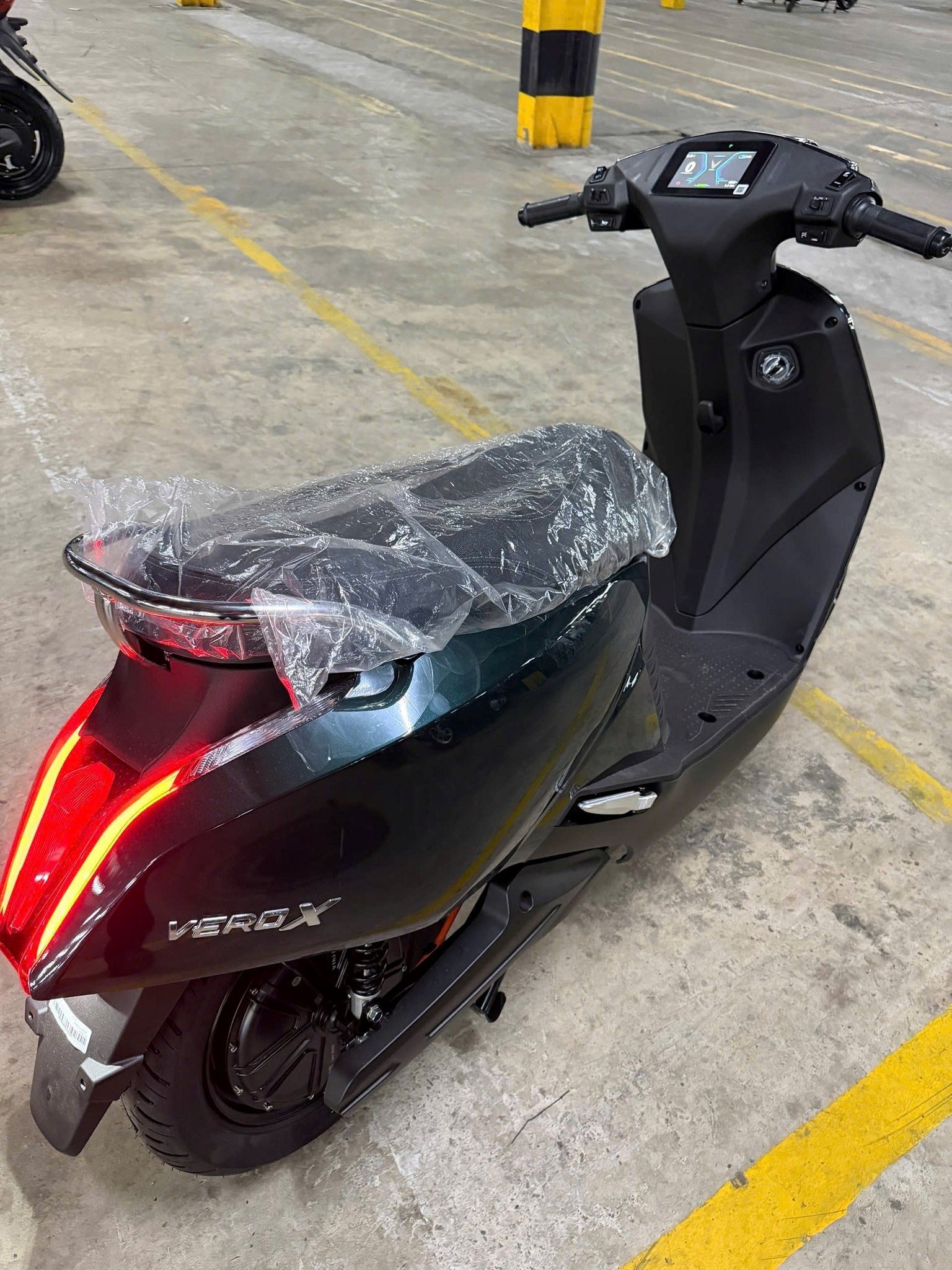 Đại lý báo VinFast Vero X mới tinh đã về: Màn hình TFT mới, cốp siêu lớn, giá thực tế chỉ hơn 30 triệu- Ảnh 2. Đại lý báo VinFast Vero X mới tinh đã về: Màn hình TFT mới, cốp siêu lớn, giá thực tế chỉ hơn 30 triệu- Ảnh 2.