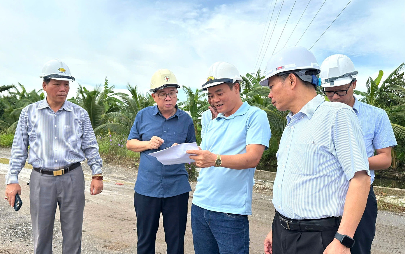 EVNNPT đẩy nhanh tiến độ dự án đường dây 500kV Hải Phòng – Thái Bình- Ảnh 2. EVNNPT đẩy nhanh tiến độ dự án đường dây 500kV Hải Phòng – Thái Bình- Ảnh 2.