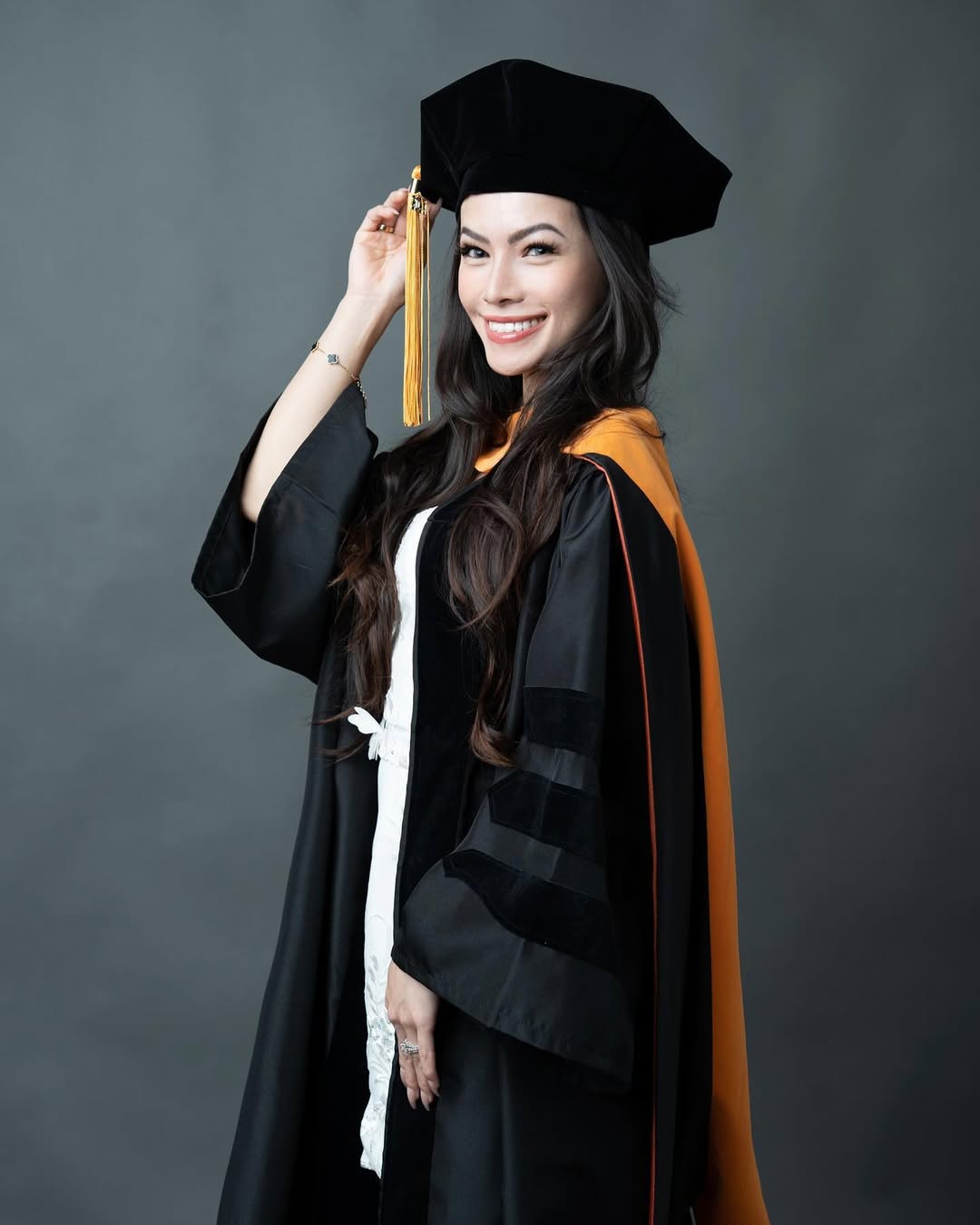 Vợ Việt "lỡ miệng" nói thích hoàng hôn, chồng Tây lái máy bay riêng chở đi ngắm rồi vòng về ăn phở- Ảnh 6. Vợ Việt "lỡ miệng" nói thích hoàng hôn, chồng Tây lái máy bay riêng chở đi ngắm rồi vòng về ăn phở- Ảnh 6.