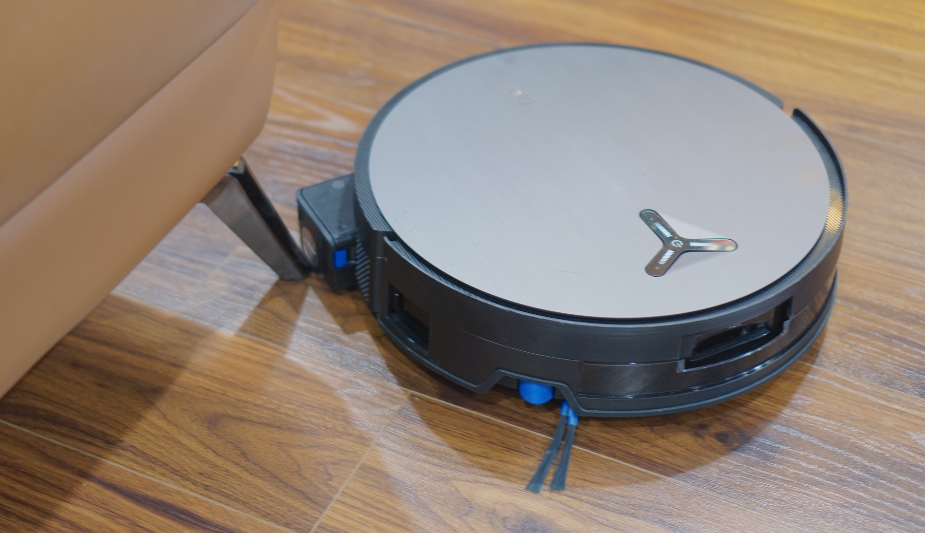 Trải nghiệm Ecovacs Deebot X11 Omni Cyclone: Khi robot hút bụi không chỉ dọn mà còn 'hiểu' căn nhà- Ảnh 4. Trải nghiệm Ecovacs Deebot X11 Omni Cyclone: Khi robot hút bụi không chỉ dọn mà còn 'hiểu' căn nhà- Ảnh 4.