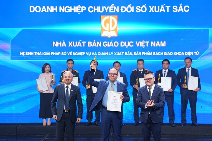 Công nghệ 9/10: ‘Chiếc túi thần kỳ’ giúp ba nhà hóa học giành Nobel 2025- Ảnh 2. Công nghệ 9/10: ‘Chiếc túi thần kỳ’ giúp ba nhà hóa học giành Nobel 2025- Ảnh 2.