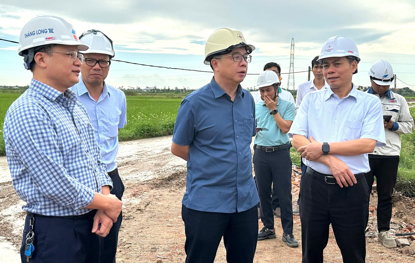 EVNNPT đẩy nhanh tiến độ dự án đường dây 500kV Hải Phòng – Thái Bình- Ảnh 1. EVNNPT đẩy nhanh tiến độ dự án đường dây 500kV Hải Phòng – Thái Bình- Ảnh 1.