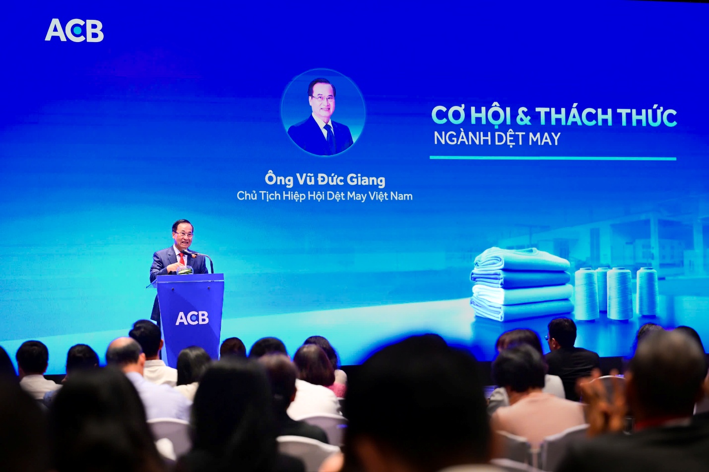 ACB khẳng định cam kết hỗ trợ doanh nghiệp tại “Hội nghị Ngành dệt may và chuỗi cung ứng – Giải pháp trong biến động”- Ảnh 2. ACB khẳng định cam kết hỗ trợ doanh nghiệp tại “Hội nghị Ngành dệt may và chuỗi cung ứng – Giải pháp trong biến động”- Ảnh 2.