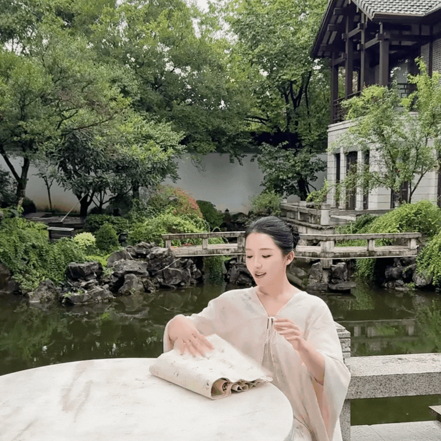 Phú bà ở biệt phủ 1200m2 làm gì lúc rảnh: Mang 5000 con tằm về làm chăn tặng mẹ chồng, chặt tre ngay tại nhà làm giấy tặng chồng, bảo sao được yêu chiều đến thế!- Ảnh 19.