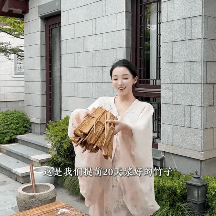 Phú bà ở biệt phủ 1200m2 làm gì lúc rảnh: Mang 5000 con tằm về làm chăn tặng mẹ chồng, chặt tre ngay tại nhà làm giấy tặng chồng, bảo sao được yêu chiều đến thế!- Ảnh 25.