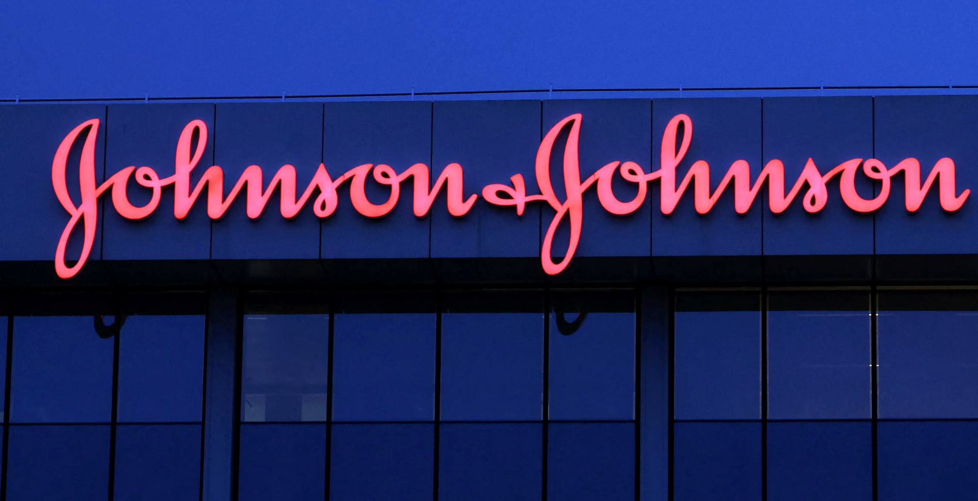 Một sản phẩm bột phấn trẻ em bị cáo buộc khiến người dùng ung thư, Johnson & Johnson phải bồi thường gần 1 tỷ USD- Ảnh 1. Một sản phẩm bột phấn trẻ em bị cáo buộc khiến người dùng ung thư, Johnson & Johnson phải bồi thường gần 1 tỷ USD- Ảnh 1.