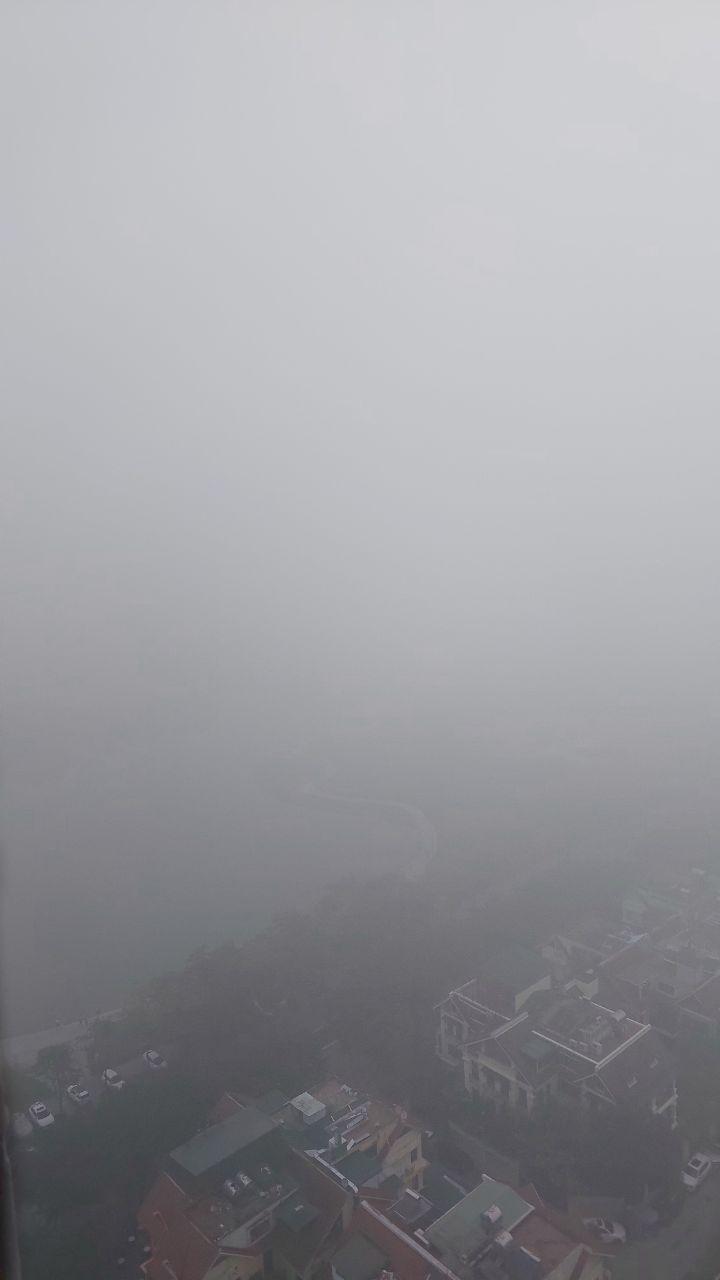 Hà Nội sáng nay sương mù dày đặc- Ảnh 2.