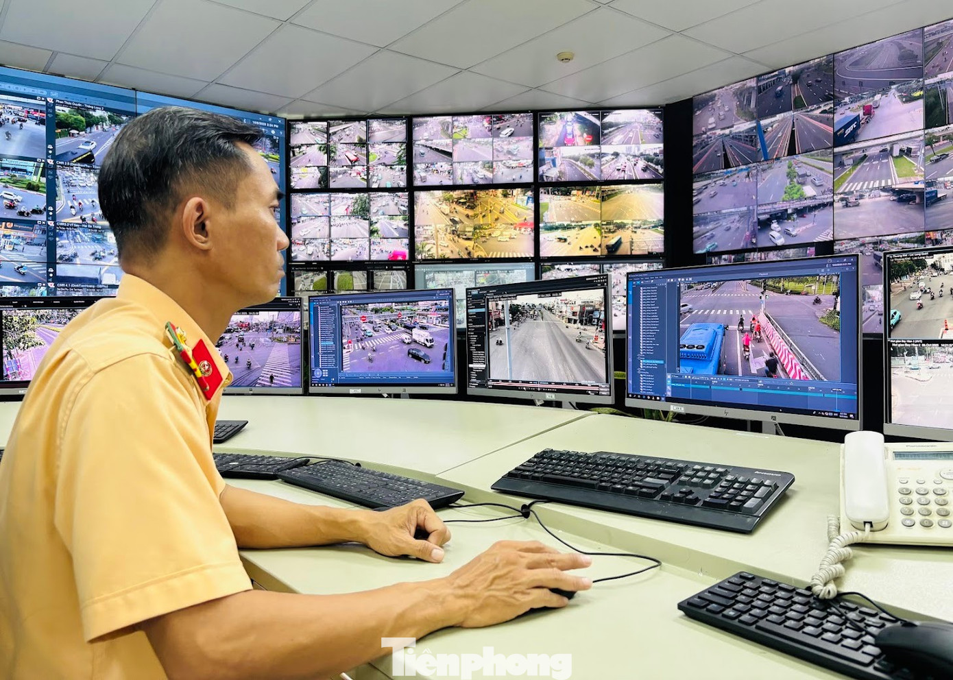 'Check in' nơi CSGT giám sát giao thông bằng camera AI ở TPHCM- Ảnh 6. 'Check in' nơi CSGT giám sát giao thông bằng camera AI ở TPHCM- Ảnh 6.