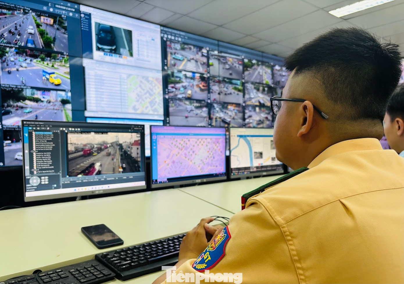 'Check in' nơi CSGT giám sát giao thông bằng camera AI ở TPHCM- Ảnh 7. 'Check in' nơi CSGT giám sát giao thông bằng camera AI ở TPHCM- Ảnh 7.