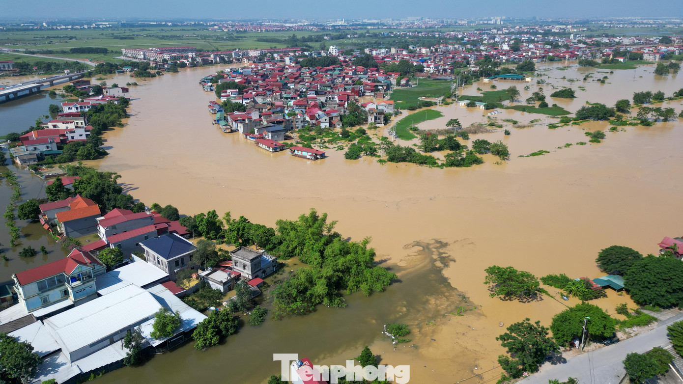 Biệt thự chìm trong biển nước, làng Quả Cảm thành ‘ốc đảo’ giữa Bắc Ninh- Ảnh 1. Biệt thự chìm trong biển nước, làng Quả Cảm thành ‘ốc đảo’ giữa Bắc Ninh- Ảnh 1.
