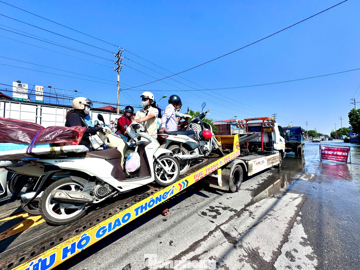 Sông Cà Lồ 'nuốt chửng' nhiều xã, hàng nghìn hộ dân ở Hà Nội bị cô lập- Ảnh 11. Sông Cà Lồ 'nuốt chửng' nhiều xã, hàng nghìn hộ dân ở Hà Nội bị cô lập- Ảnh 11.