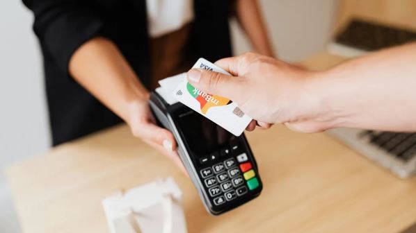 Bác sĩ về hưu mất trắng 40 tỷ đồng tiền tiết kiệm: Cảnh báo 1 thủ đoạn lừa đảo siêu tinh vi không cần chiếm đoạt mã PIN hay OTP, ngân hàng cũng không phát hiện ra- Ảnh 1. Bác sĩ về hưu mất trắng 40 tỷ đồng tiền tiết kiệm: Cảnh báo 1 thủ đoạn lừa đảo siêu tinh vi không cần chiếm đoạt mã PIN hay OTP, ngân hàng cũng không phát hiện ra- Ảnh 1.