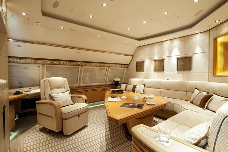 Doanh nhân Ả Rập đặt mua chiếc máy bay riêng lớn nhất thế giới, biến nó thành 'cung điện bay' cho 80 người - nhưng chưa kịp đặt chân lên đã phá sản- Ảnh 5. Doanh nhân Ả Rập đặt mua chiếc máy bay riêng lớn nhất thế giới, biến nó thành 'cung điện bay' cho 80 người - nhưng chưa kịp đặt chân lên đã phá sản- Ảnh 5.