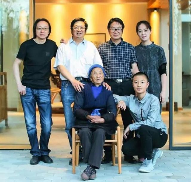 Rời quê 30 năm, 4 anh em về quê xây biệt thự 700m² làm nơi dưỡng già: "Khó tránh khỏi xích mích nhưng ở bên nhau chính là cuộc sống đẹp nhất"- Ảnh 6.