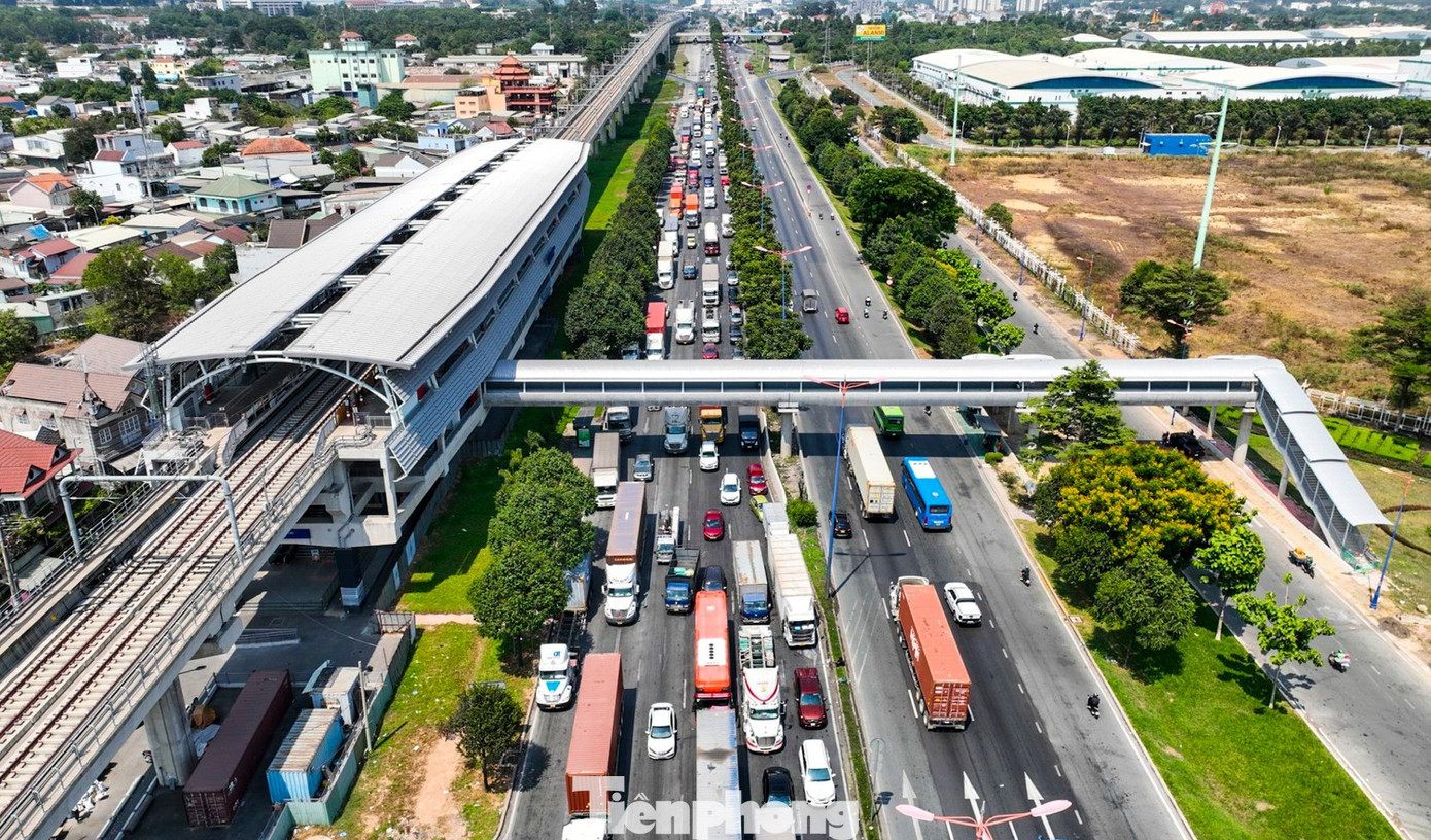 Vị trí 8 thang máy được lắp tại 7 cầu vượt bộ hành ga metro số 1- Ảnh 1. Vị trí 8 thang máy được lắp tại 7 cầu vượt bộ hành ga metro số 1- Ảnh 1.