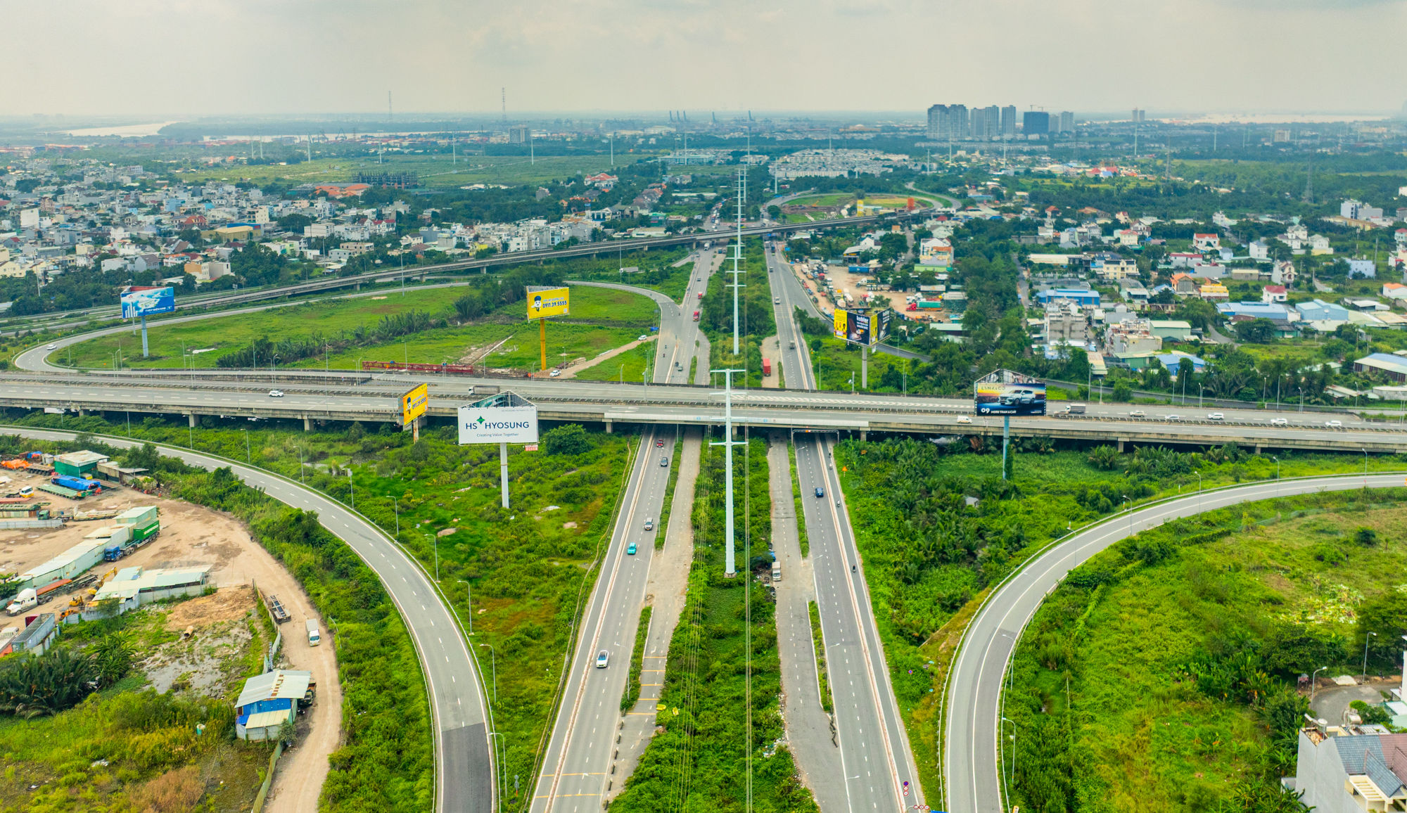 TP.HCM: Đoạn đường dài 8 km nhưng có hơn 10.000 căn hộ chung cư, nối cảng lớn nhất với sân bay rộng nhất Việt Nam- Ảnh 4.