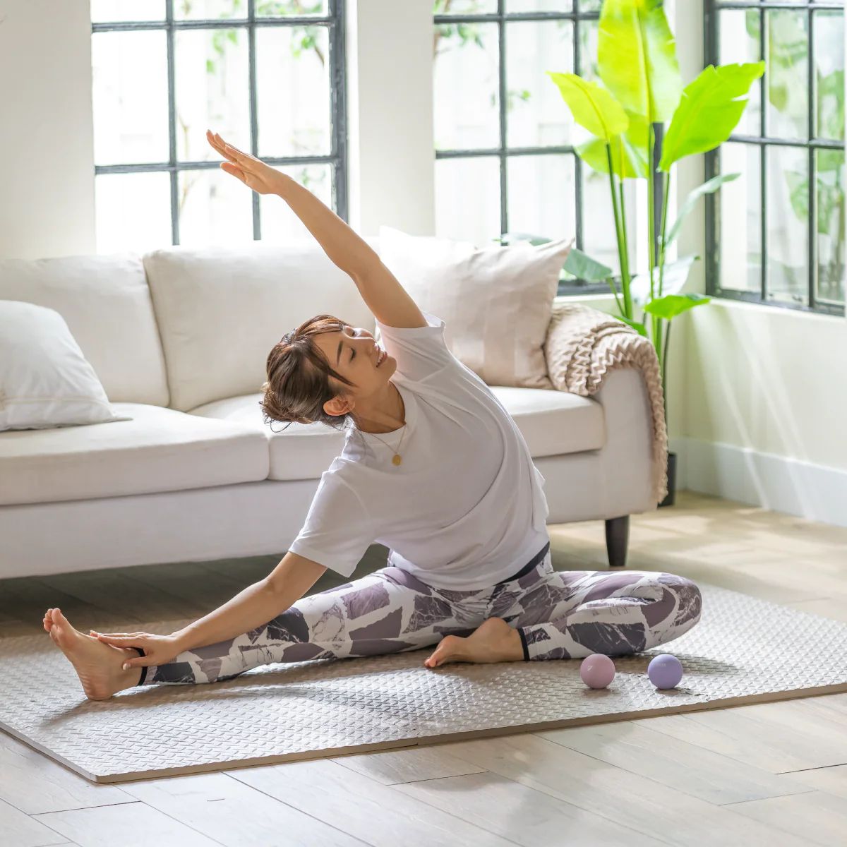 Họp lớp tuổi 40: Tôi từng tốn cả tuần lương cho bộ váy, giờ chỉ 1 mẹo nhỏ vẫn được khen sang và tự tin- Ảnh 2. Họp lớp tuổi 40: Tôi từng tốn cả tuần lương cho bộ váy, giờ chỉ 1 mẹo nhỏ vẫn được khen sang và tự tin- Ảnh 2.