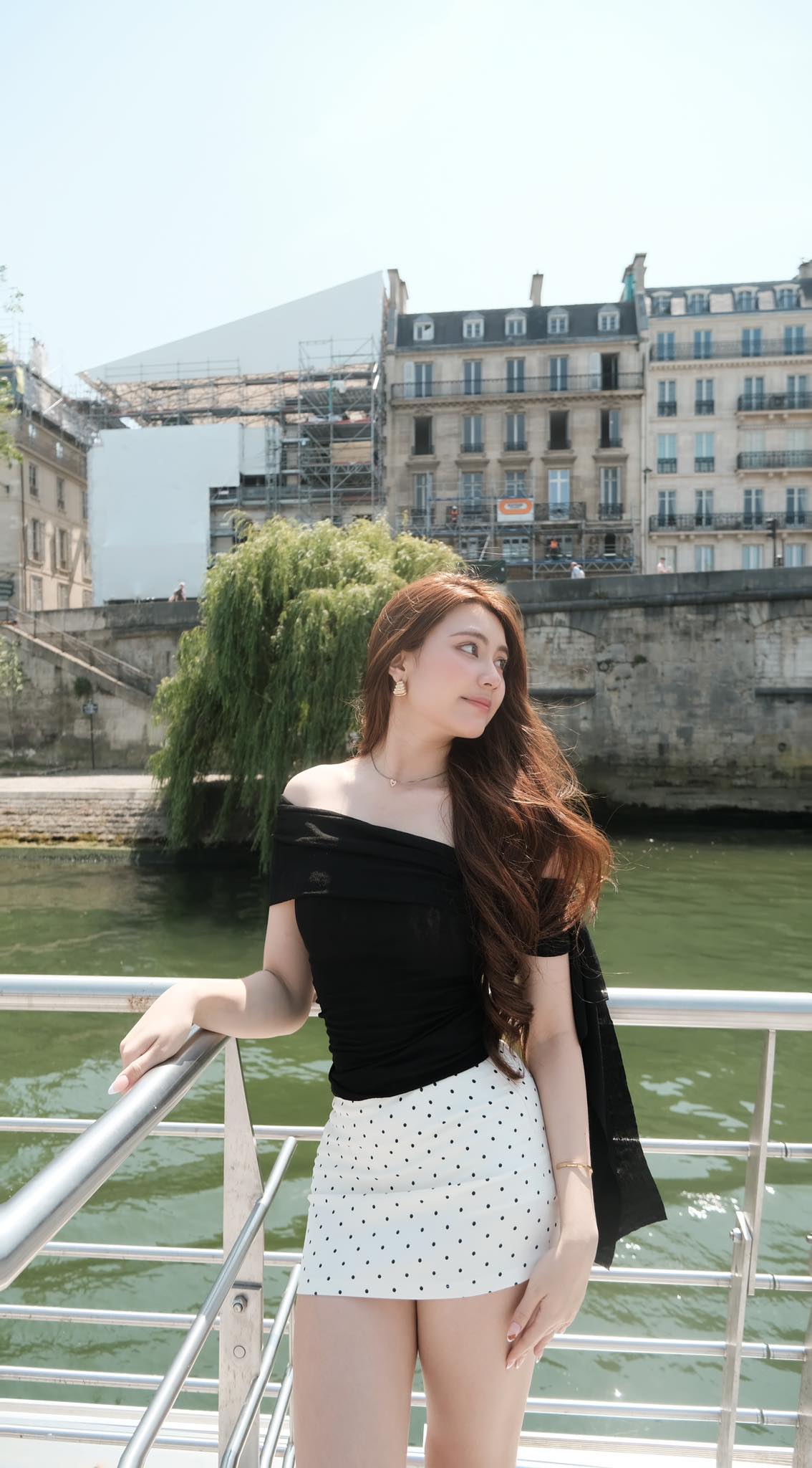 Phó chủ tịch Hội điện ảnh đóng Đồng Tiền Xương Máu: Ở biệt thự triệu đô 500m2, hai cô con gái như tiên tử- Ảnh 21. Phó chủ tịch Hội điện ảnh đóng Đồng Tiền Xương Máu: Ở biệt thự triệu đô 500m2, hai cô con gái như tiên tử- Ảnh 21.