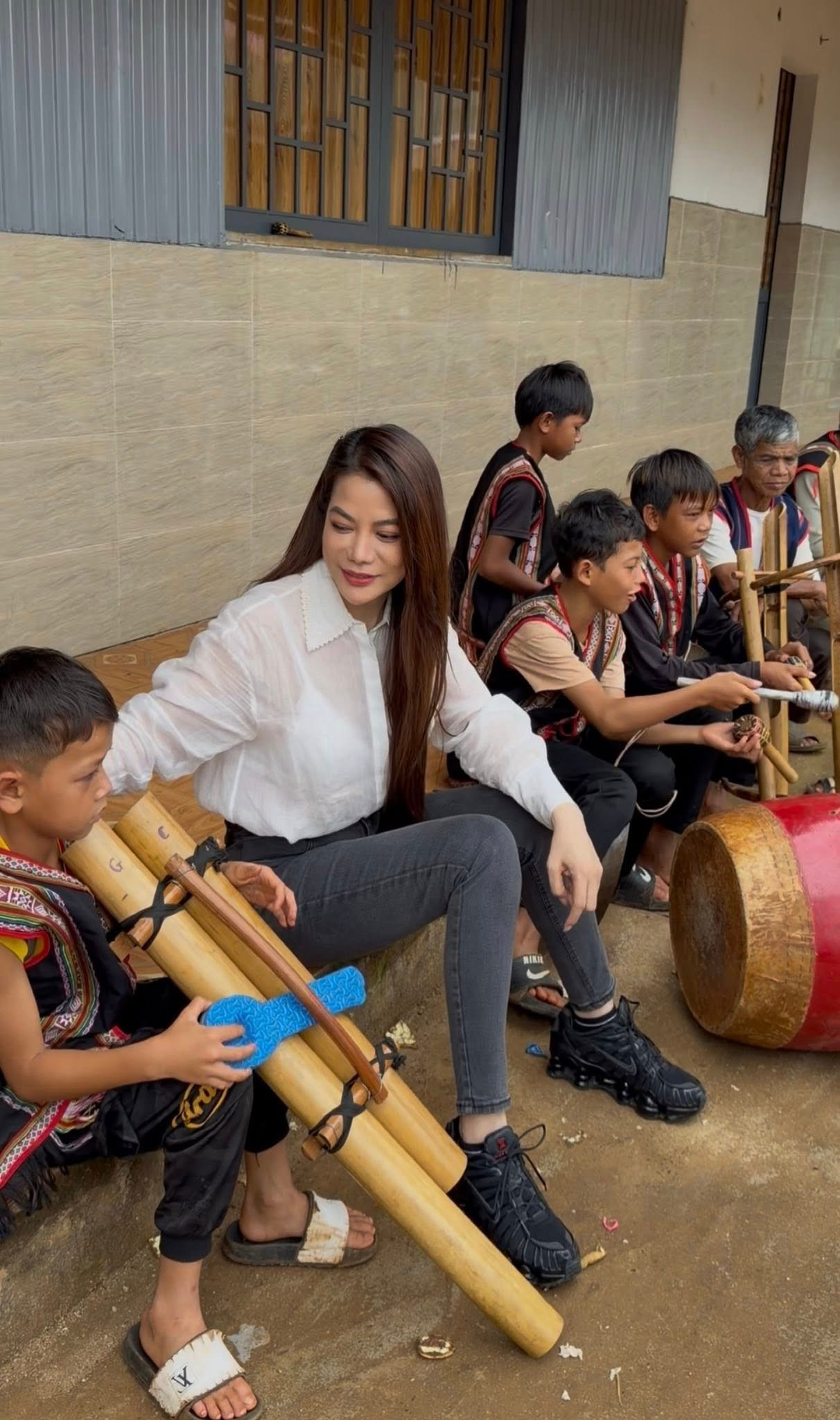 Trương Ngọc Ánh làm gì vài tiếng trước khi bị bắt?- Ảnh 1. Trương Ngọc Ánh làm gì vài tiếng trước khi bị bắt?- Ảnh 1.