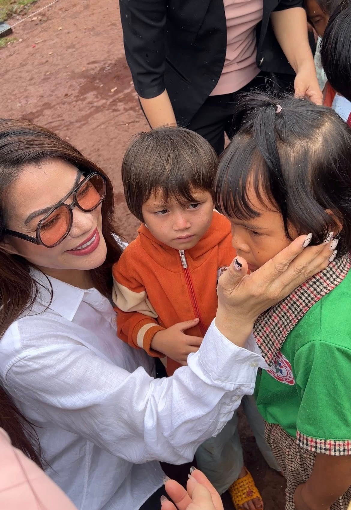 Trương Ngọc Ánh làm gì vài tiếng trước khi bị bắt?- Ảnh 2. Trương Ngọc Ánh làm gì vài tiếng trước khi bị bắt?- Ảnh 2.