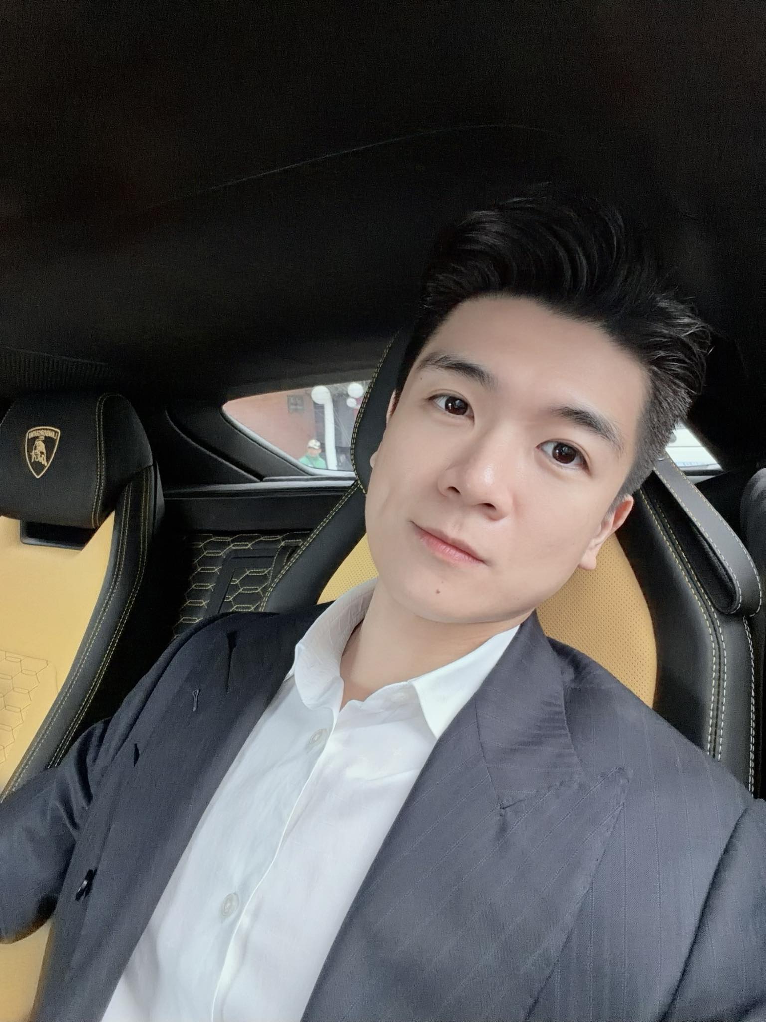 Phó tổng nghìn tỷ nhà bầu Hiển lộ quá khứ  Phó tổng nghìn tỷ nhà bầu Hiển lộ quá khứ