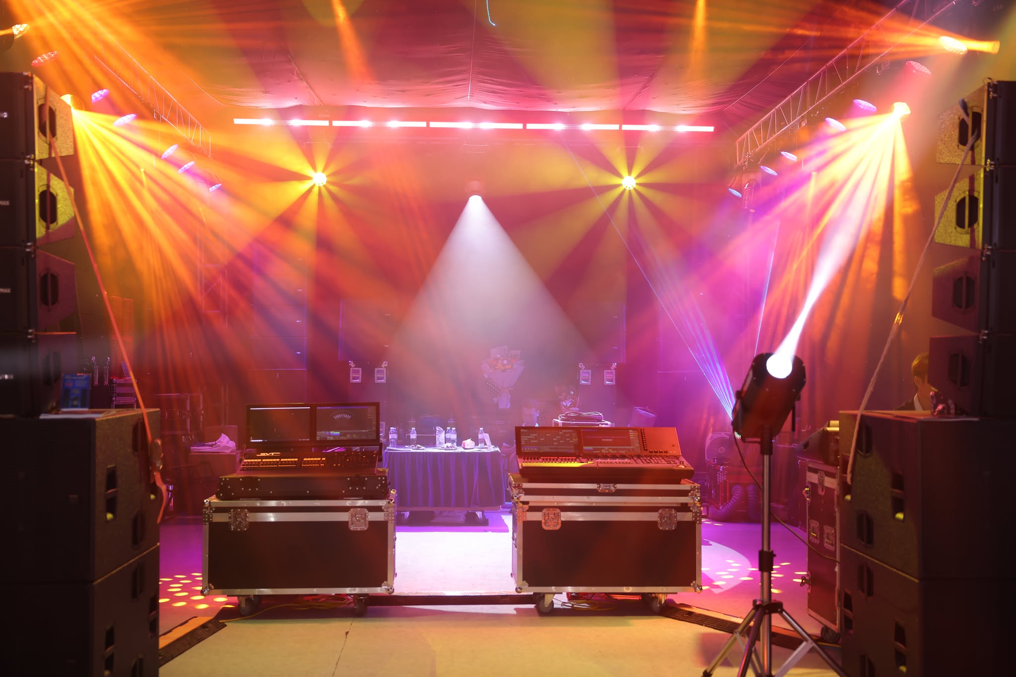 “Đại tiệc” công nghệ âm thanh - ánh sáng PLASE SHOW trở lại Hà Nội- Ảnh 1. “Đại tiệc” công nghệ âm thanh - ánh sáng PLASE SHOW trở lại Hà Nội- Ảnh 1.