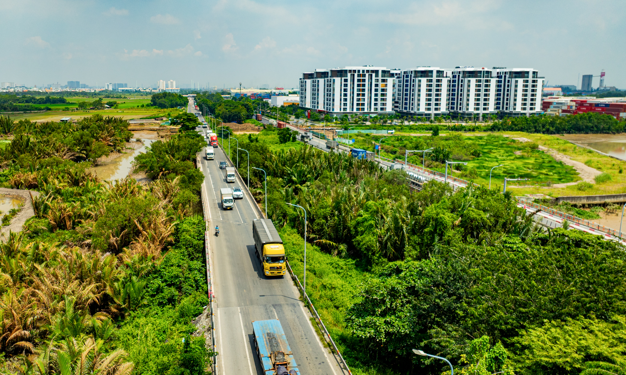 TP.HCM: Đoạn đường dài 8 km nhưng có hơn 10.000 căn hộ chung cư, nối cảng lớn nhất với sân bay rộng nhất Việt Nam- Ảnh 8.