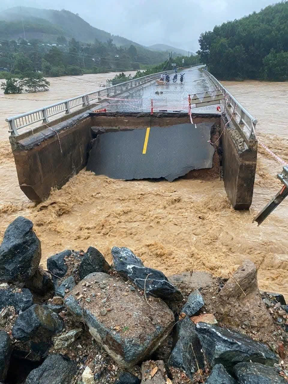 Đà Nẵng công bố tình huống khẩn cấp về thiên tai- Ảnh 3. Đà Nẵng công bố tình huống khẩn cấp về thiên tai- Ảnh 3.