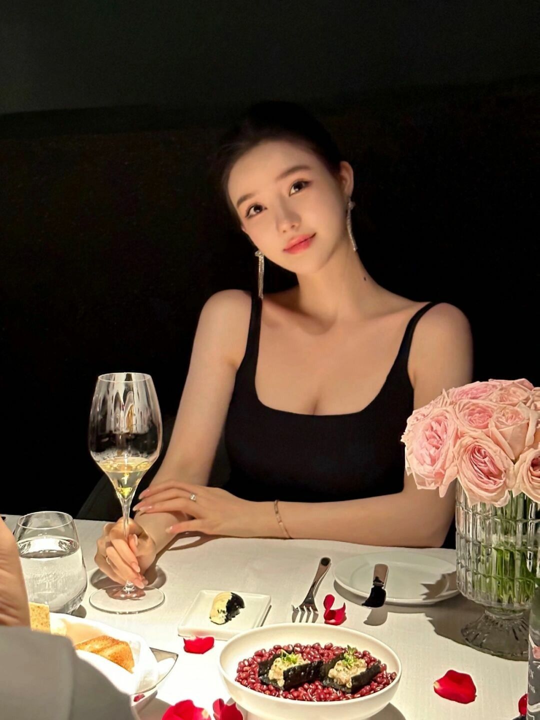 Cách ăn cơm của người giàu- Ảnh 3. Cách ăn cơm của người giàu- Ảnh 3.