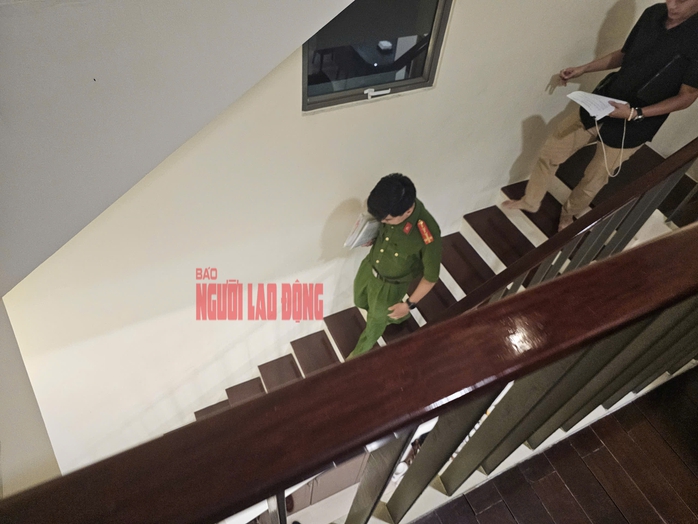 CLIP: Công an TP HCM khám xét nhà diễn viên Trương Ngọc Ánh- Ảnh 3. CLIP: Công an TP HCM khám xét nhà diễn viên Trương Ngọc Ánh- Ảnh 3.