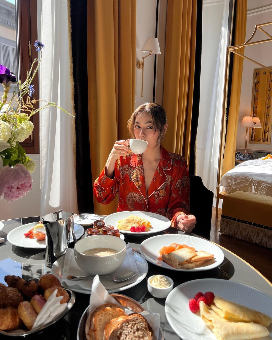 Cách ăn cơm của người giàu- Ảnh 1. Cách ăn cơm của người giàu- Ảnh 1.