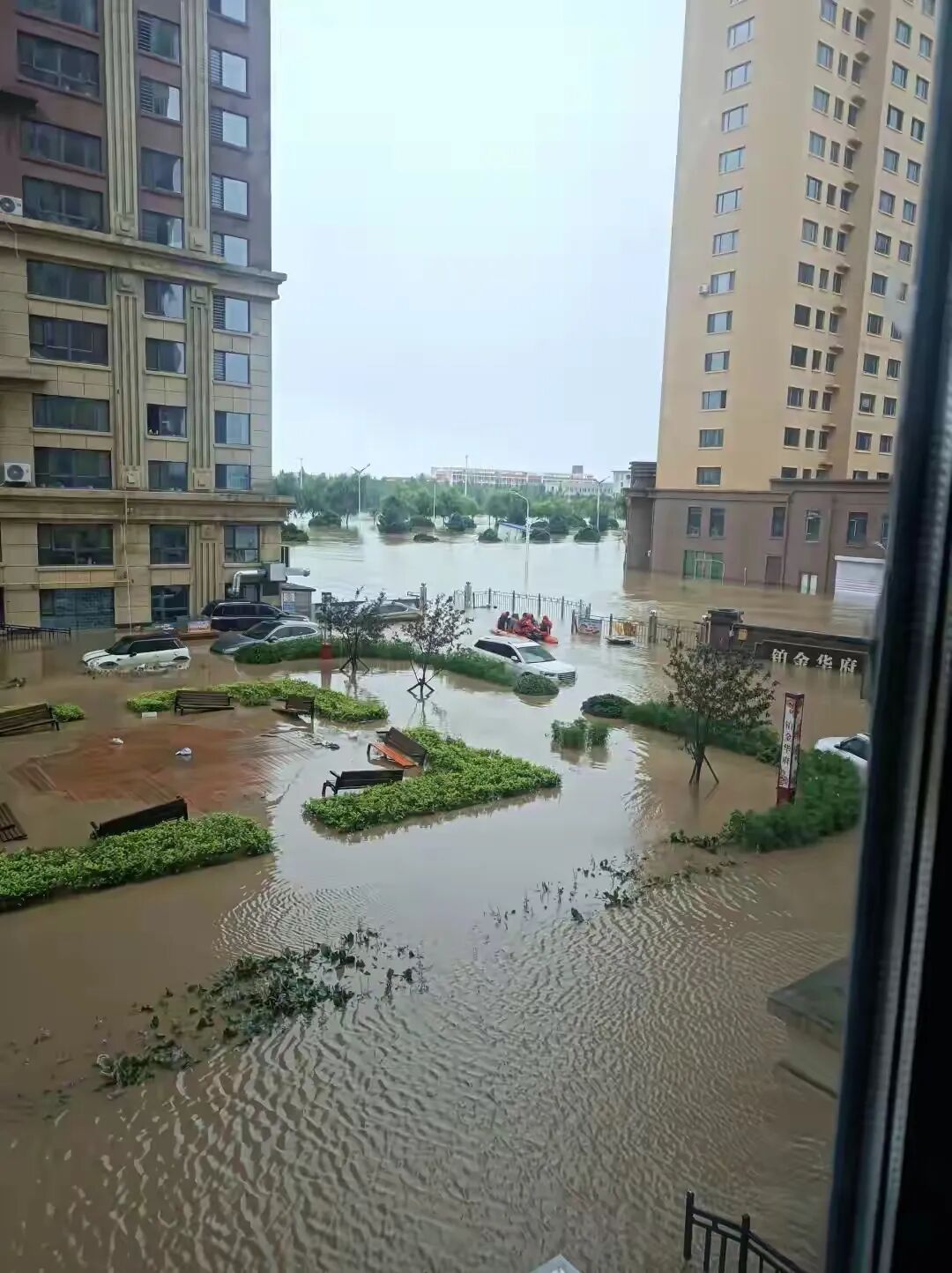 Tôi mất gần 40 triệu chỉ sau một trận mưa: Bài học đắt giá khi mua căn hộ tầng một vì tưởng Tôi mất gần 40 triệu chỉ sau một trận mưa: Bài học đắt giá khi mua căn hộ tầng một vì tưởng