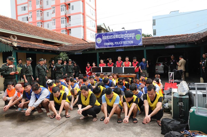 Tổ chức lừa đảo tại Campuchia do người phụ nữ Việt điều hành chiếm đoạt tiền của 8.000 người dân- Ảnh 1. Tổ chức lừa đảo tại Campuchia do người phụ nữ Việt điều hành chiếm đoạt tiền của 8.000 người dân- Ảnh 1.