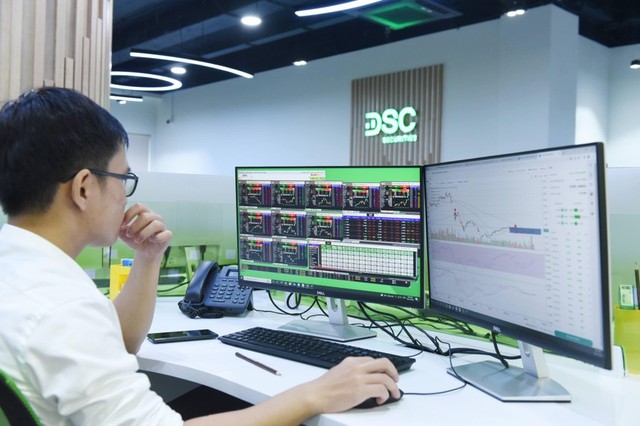 Chủ tịch Nguyễn Đức Anh không tham gia đợt chào bán cổ phiếu của DSC- Ảnh 1. Chủ tịch Nguyễn Đức Anh không tham gia đợt chào bán cổ phiếu của DSC- Ảnh 1.