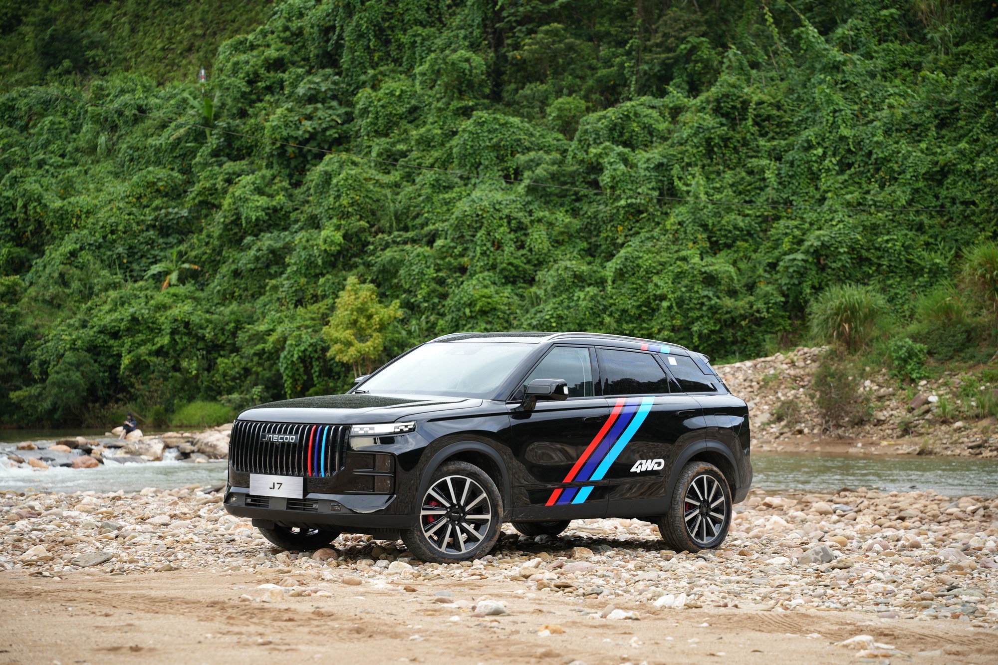 Jaecoo J7 AWD Individual chính thức ra mắt tại Việt Nam: Giá ưu đãi 799 triệu đồng, thêm hệ dẫn động 4 bánh- Ảnh 1. Jaecoo J7 AWD Individual chính thức ra mắt tại Việt Nam: Giá ưu đãi 799 triệu đồng, thêm hệ dẫn động 4 bánh- Ảnh 1.