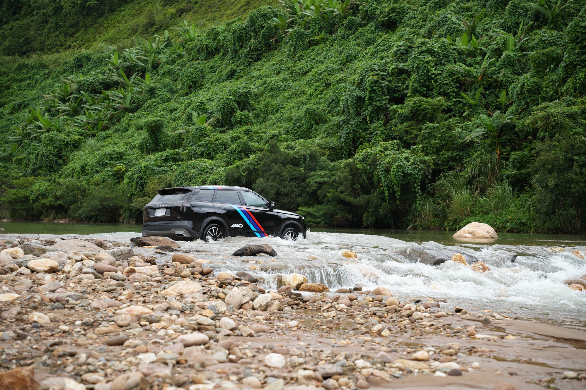 Jaecoo J7 AWD Individual chính thức ra mắt tại Việt Nam: Giá ưu đãi 799 triệu đồng, thêm hệ dẫn động 4 bánh- Ảnh 2. Jaecoo J7 AWD Individual chính thức ra mắt tại Việt Nam: Giá ưu đãi 799 triệu đồng, thêm hệ dẫn động 4 bánh- Ảnh 2.