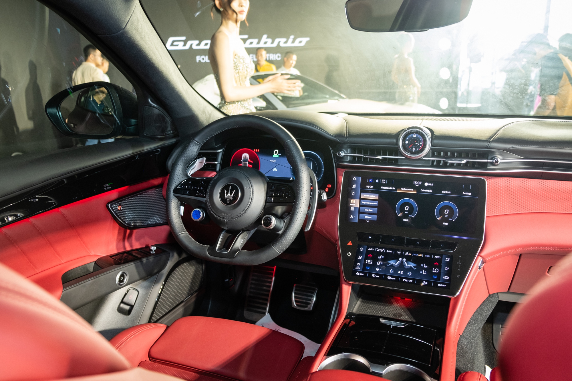 8 xe ra mắt Việt Nam tháng 10/2025: Rẻ nhất 520 triệu đồng, đắt nhất hơn 13 tỷ đồng, từ sedan đến SUV, đủ động cơ xăng điện và hybrid- Ảnh 26.