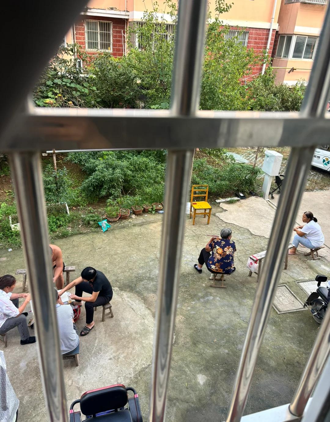 Tôi mất gần 40 triệu chỉ sau một trận mưa: Bài học đắt giá khi mua căn hộ tầng một vì tưởng Tôi mất gần 40 triệu chỉ sau một trận mưa: Bài học đắt giá khi mua căn hộ tầng một vì tưởng