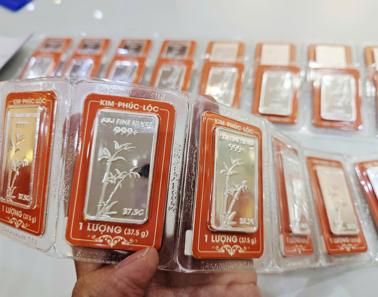 Giá bạc hôm nay 1-11: Dự báo sốc từ nay đến năm 2026- Ảnh 1. Giá bạc hôm nay 1-11: Dự báo sốc từ nay đến năm 2026- Ảnh 1.