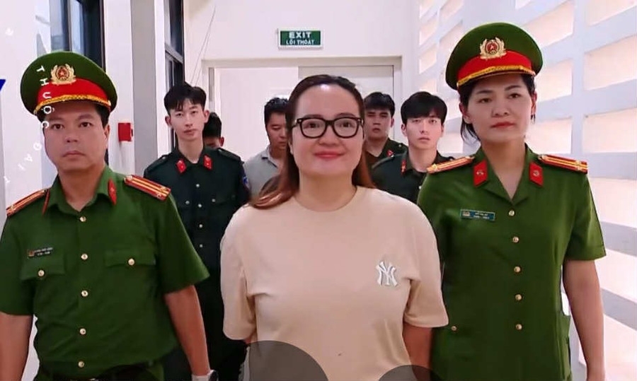 1 tháng, 4 vụ án, 98 sổ đỏ, 2 két sắt và hàng loạt con số chấn động- Ảnh 1. 1 tháng, 4 vụ án, 98 sổ đỏ, 2 két sắt và hàng loạt con số chấn động- Ảnh 1.