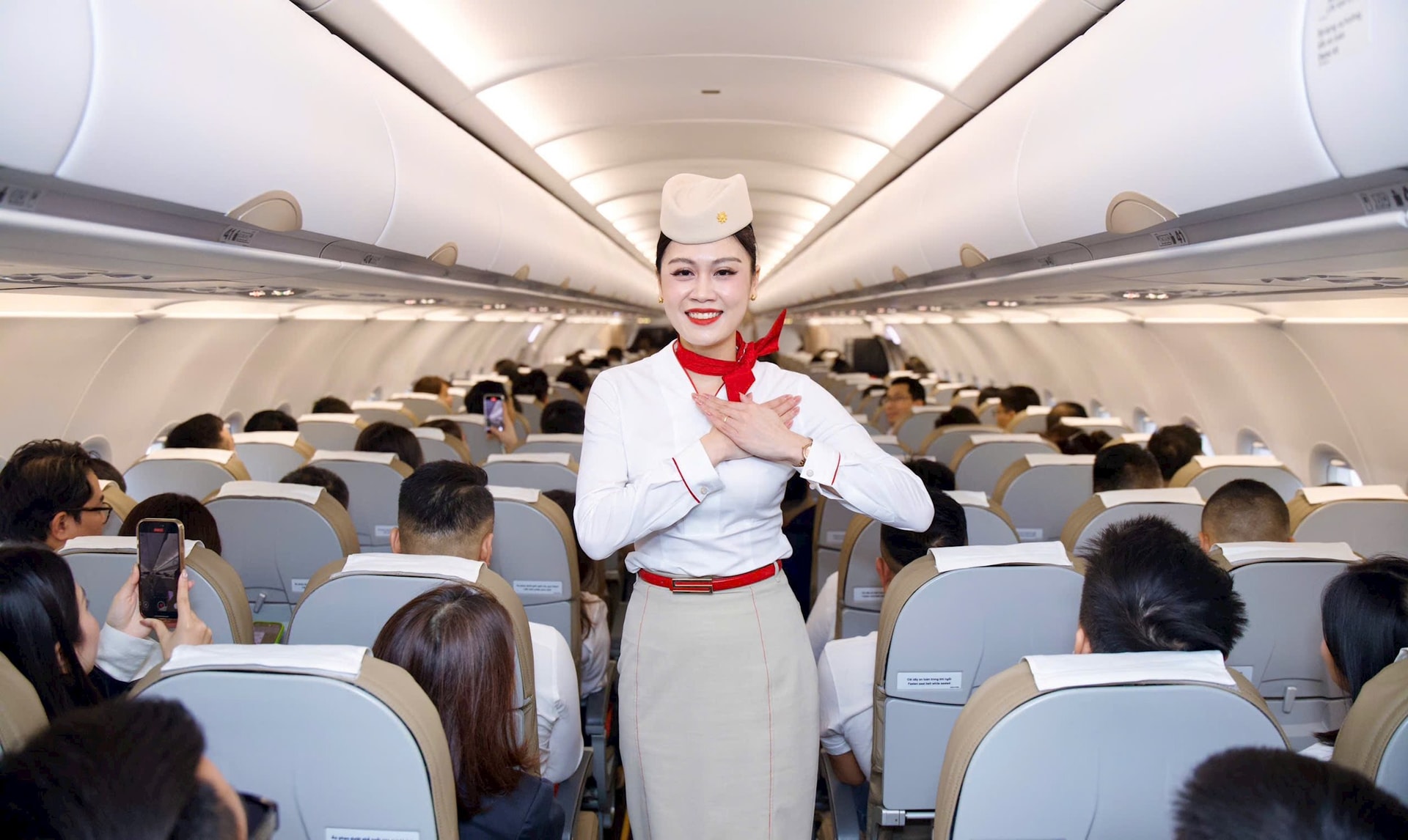 Có gì trên chuyến bay thương mại đầu tiên của Sun PhuQuoc Airways?- Ảnh 3. Có gì trên chuyến bay thương mại đầu tiên của Sun PhuQuoc Airways?- Ảnh 3.