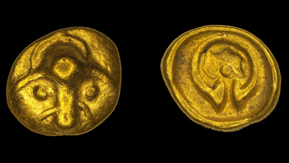 Dò kim loại trên cánh đồng, người đàn ông tìm thấy kho báu quý giá- Ảnh 1. Dò kim loại trên cánh đồng, người đàn ông tìm thấy kho báu quý giá- Ảnh 1.