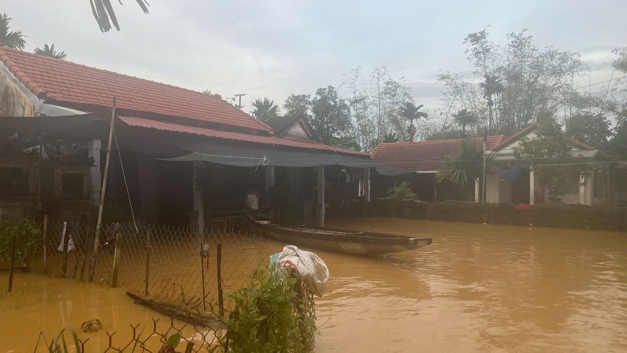Mưa to trở lại, Huế có tái diễn lũ lịch sử như vừa qua?- Ảnh 1. Mưa to trở lại, Huế có tái diễn lũ lịch sử như vừa qua?- Ảnh 1.
