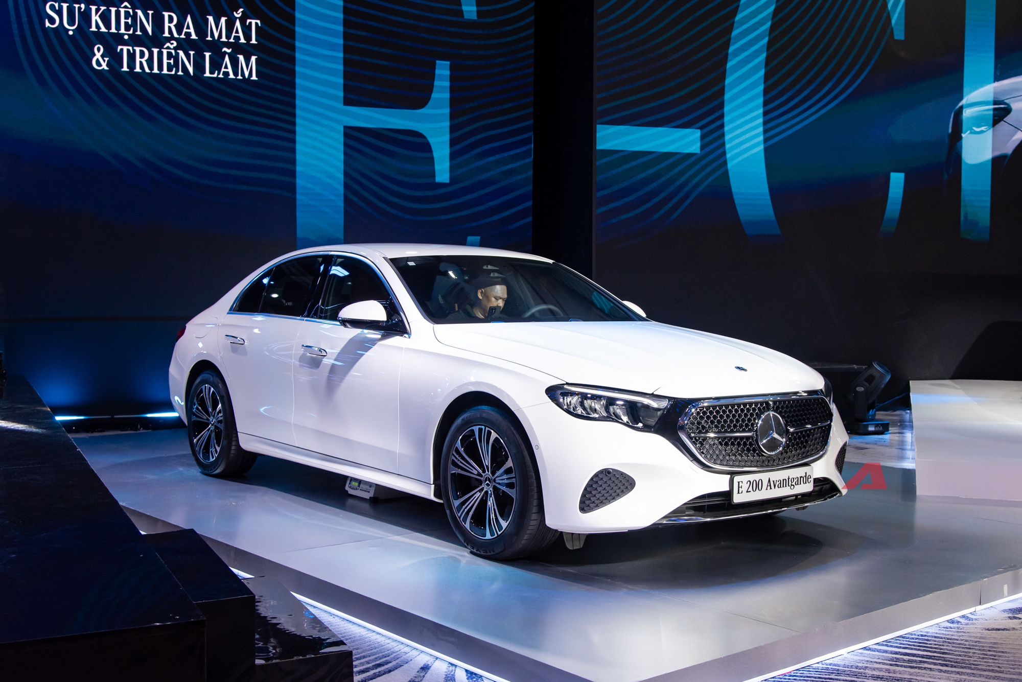 8 xe ra mắt Việt Nam tháng 10/2025: Rẻ nhất 520 triệu đồng, đắt nhất hơn 13 tỷ đồng, từ sedan đến SUV, đủ động cơ xăng điện và hybrid- Ảnh 3. 8 xe ra mắt Việt Nam tháng 10/2025: Rẻ nhất 520 triệu đồng, đắt nhất hơn 13 tỷ đồng, từ sedan đến SUV, đủ động cơ xăng điện và hybrid- Ảnh 3.